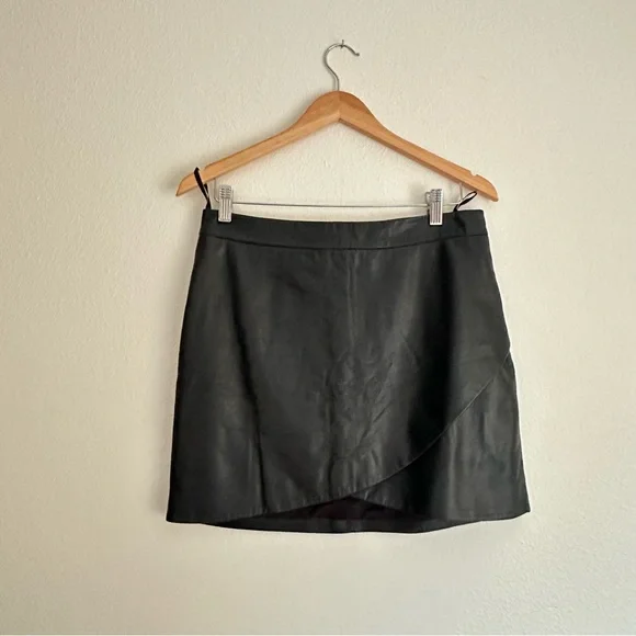 Banana Republic Genuine Lamb Leather mini tulip skirt, size 8 - Picture 1 of 5